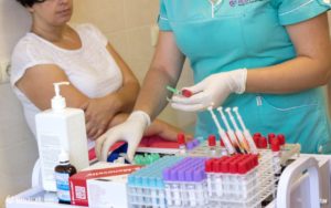 32-CPG-nurce-takes-blood-test